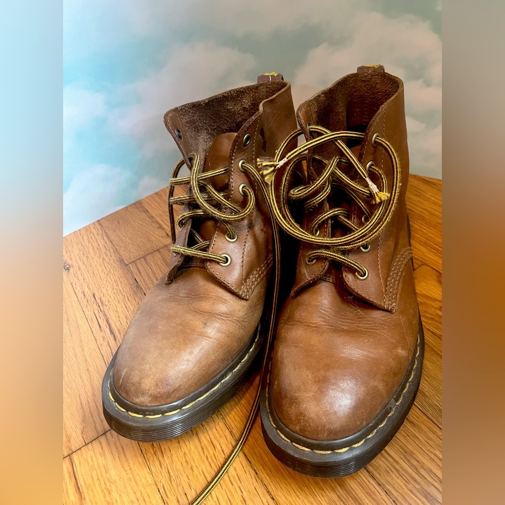 Dr. Martens Six Eye Boot 🥾
